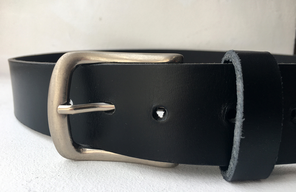 CPF13 - Ceinture cuir noir modèle "classique" avec boucle de ceinture finition nickel satiné
