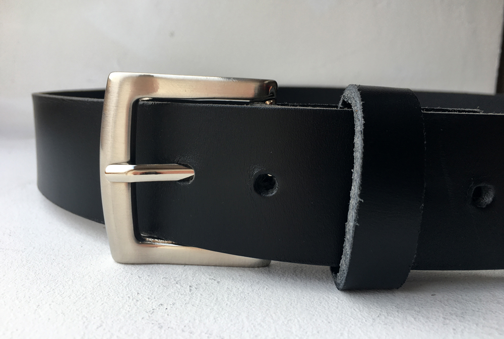 CPF18 - Ceinture cuir noir modèle "classique" avec boucle de ceinture finition Nickel satiné