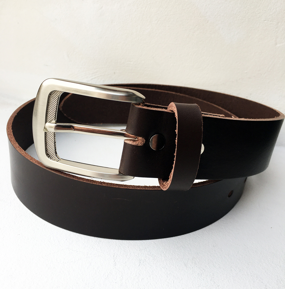 CPF06B - Ceinture cuir marron modèle "classique" avec boucle de ceinture finition nickel satiné brossé