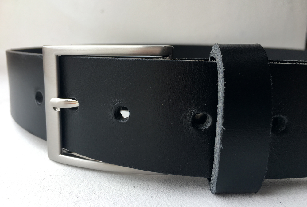 CPF16 - Ceinture cuir noir modèle "classique" avec boucle de ceinture finition Nickel satiné